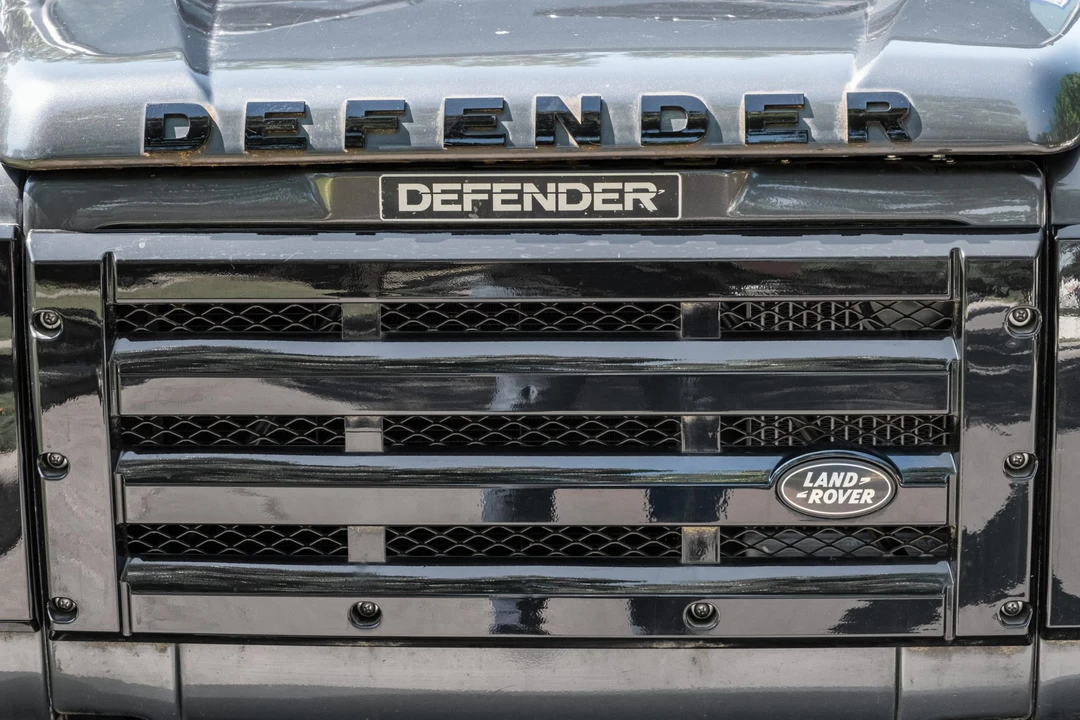 1996 Land Rover Defender 110 - Image 11 of 31