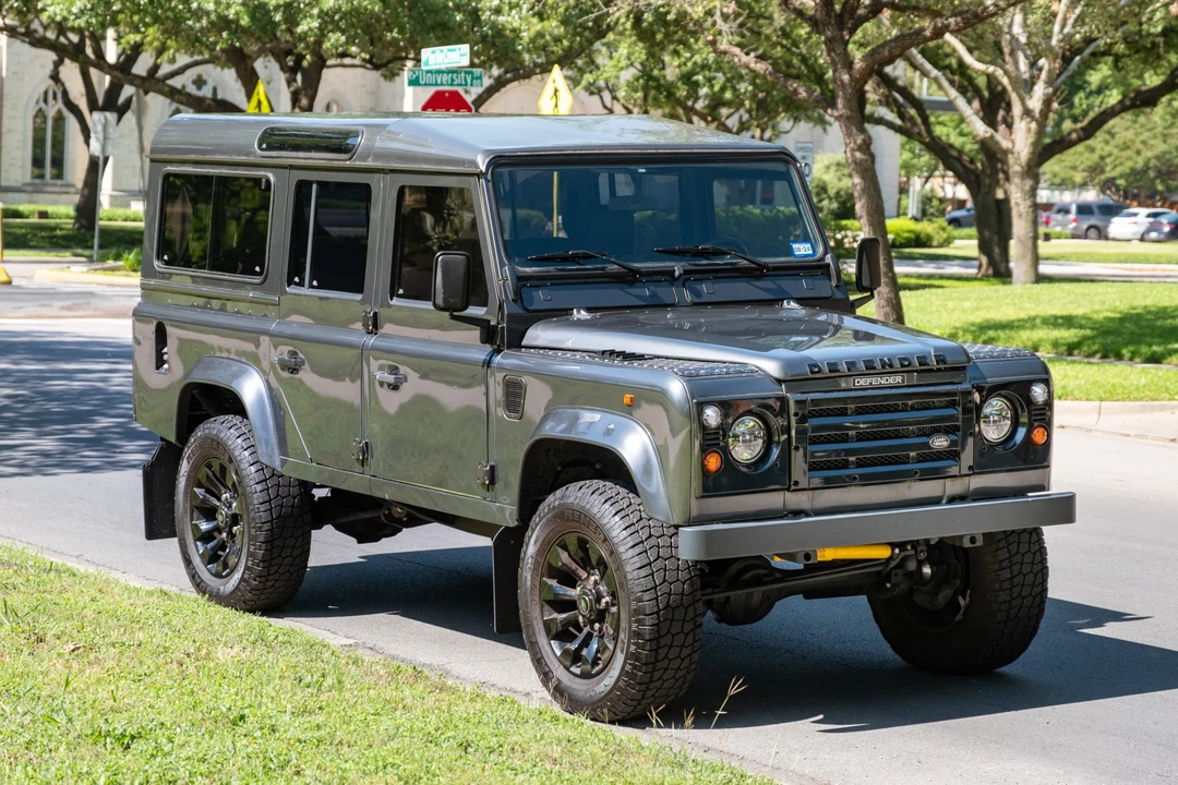 1996 Land Rover Defender 110 - Image 2 of 31