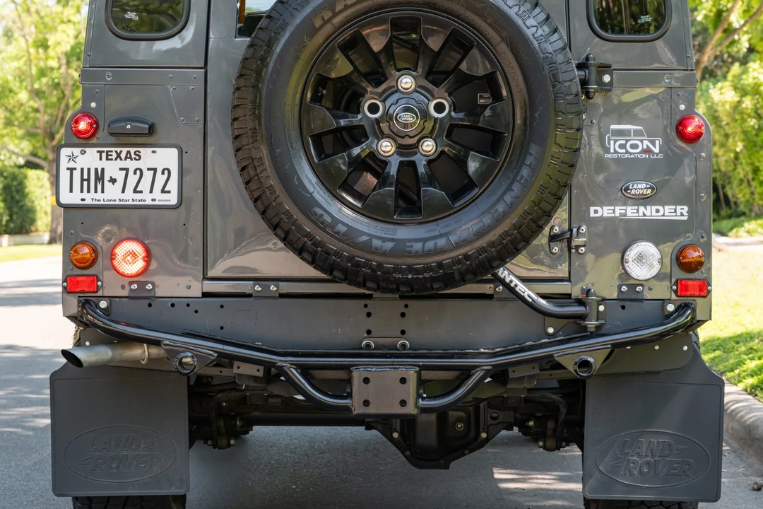 1996 Land Rover Defender 110 - Image 16 of 31