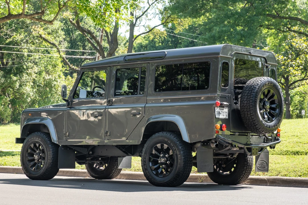 1996 Land Rover Defender 110 - Image 6 of 31