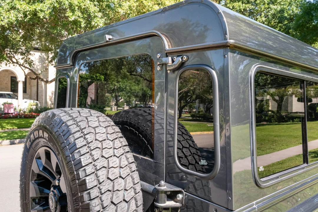 1996 Land Rover Defender 110 - Image 19 of 31