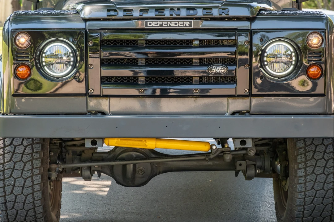 1996 Land Rover Defender 110 - Image 13 of 31