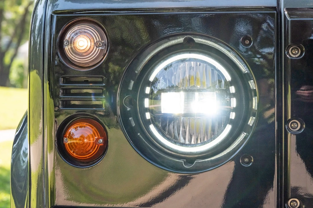 1996 Land Rover Defender 110 - Image 14 of 31