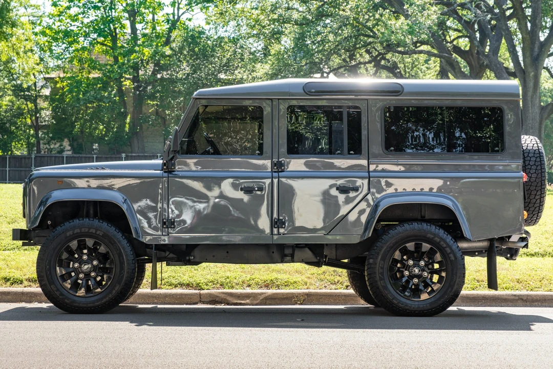 1996 Land Rover Defender 110 - Image 5 of 31