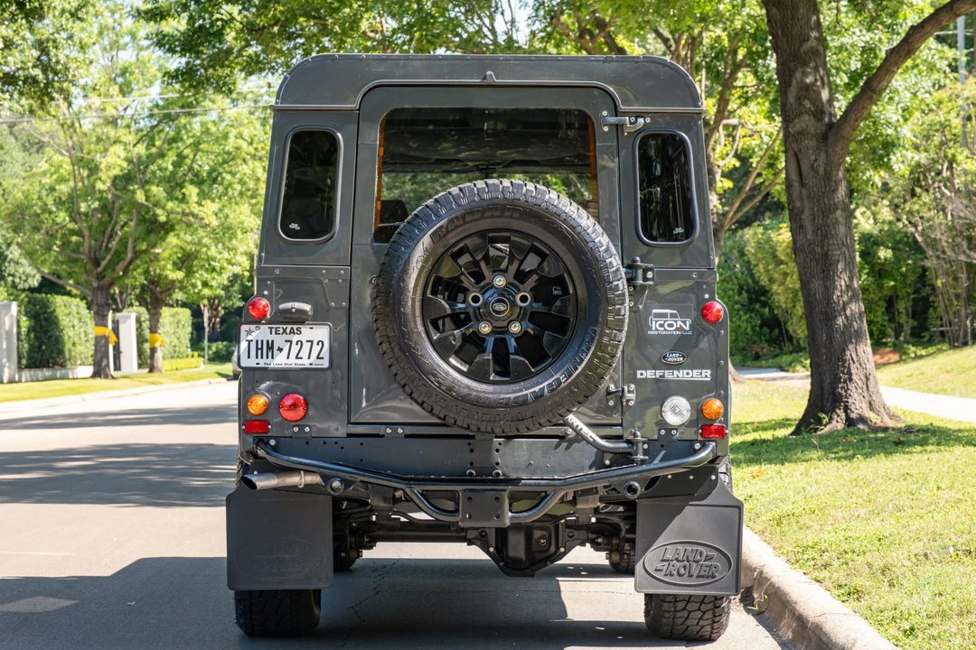 1996 Land Rover Defender 110 - Image 7 of 31