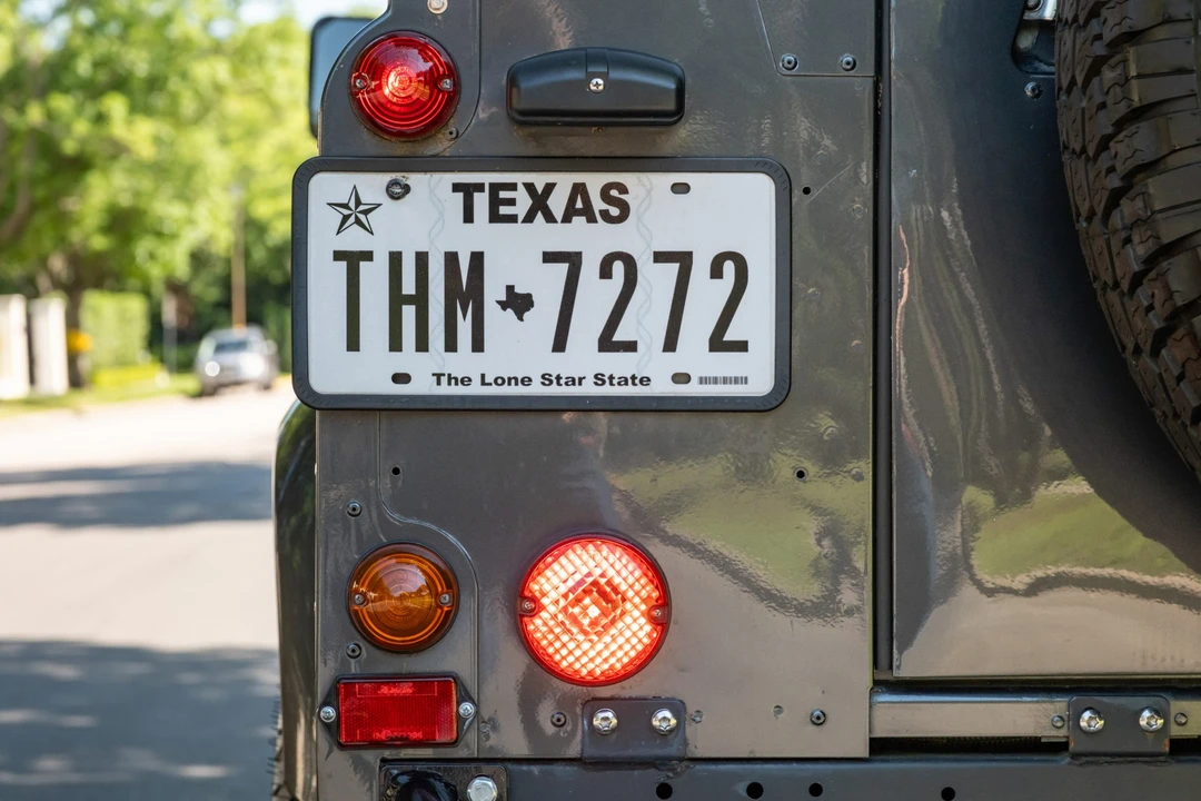 1996 Land Rover Defender 110 - Image 17 of 31