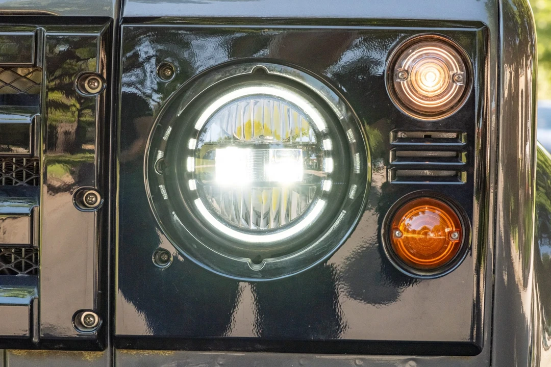 1996 Land Rover Defender 110 - Image 15 of 31