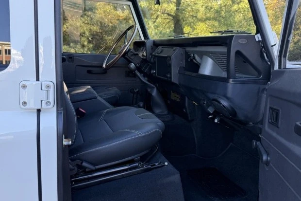 1996 Land Rover Defender 110 - Image 4 of 8