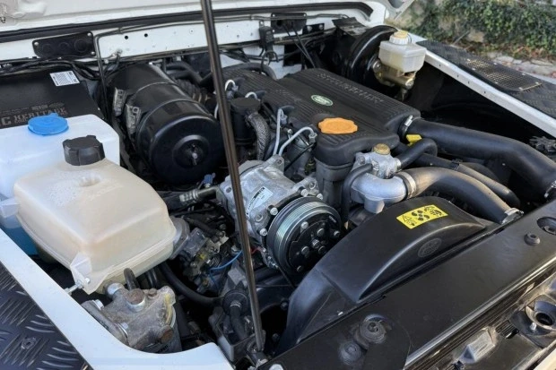 1996 Land Rover Defender 110 - Image 6 of 8