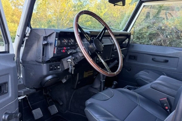 1996 Land Rover Defender 110 - Image 5 of 8