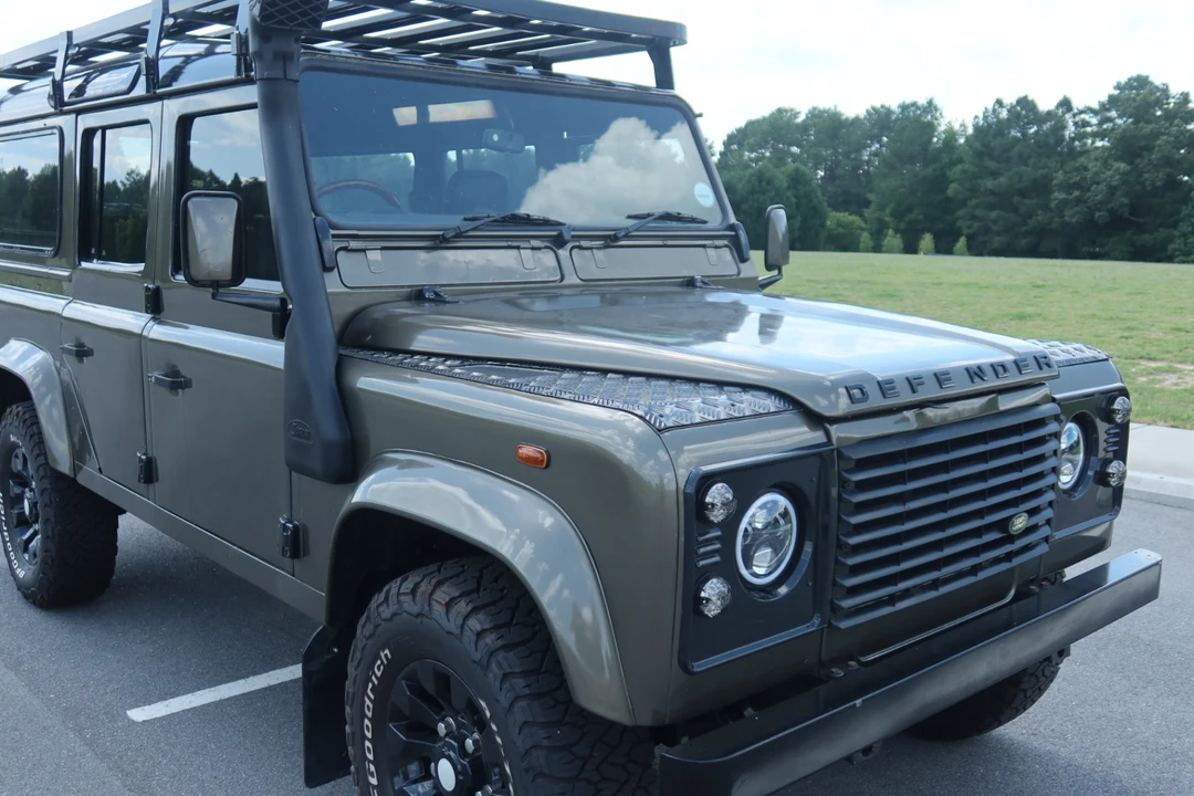 1996 Land Rover Defender 110 - Image 13 of 31