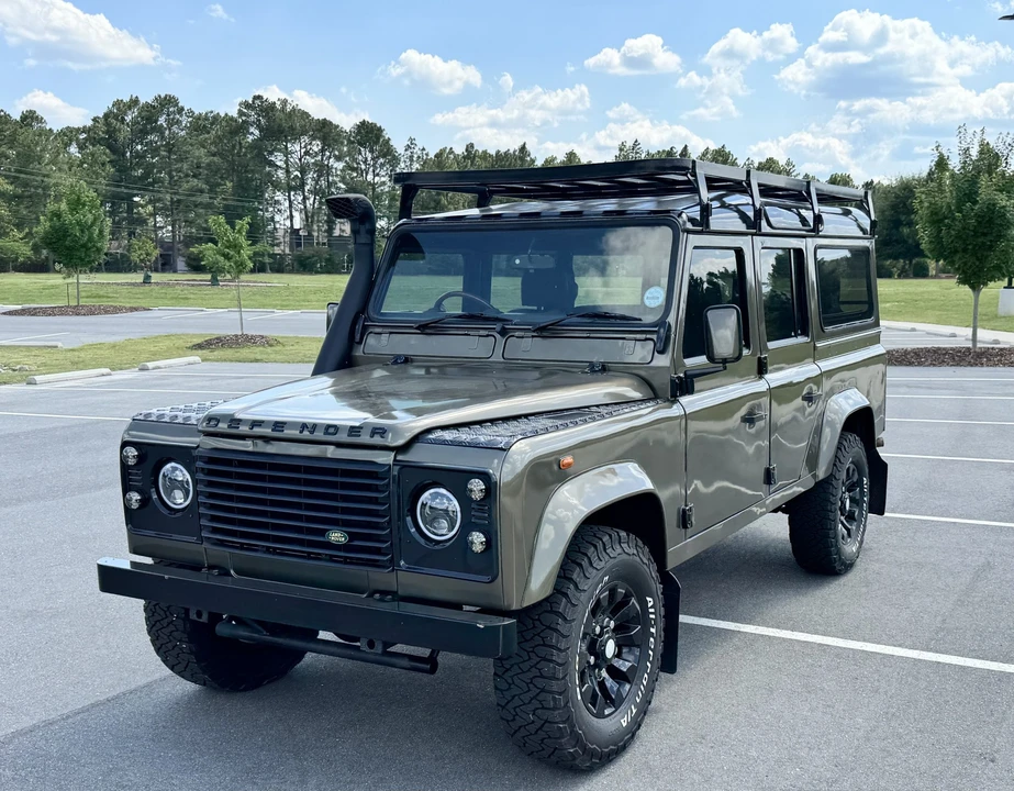 1996 Land Rover Defender 110 - Image 9 of 31