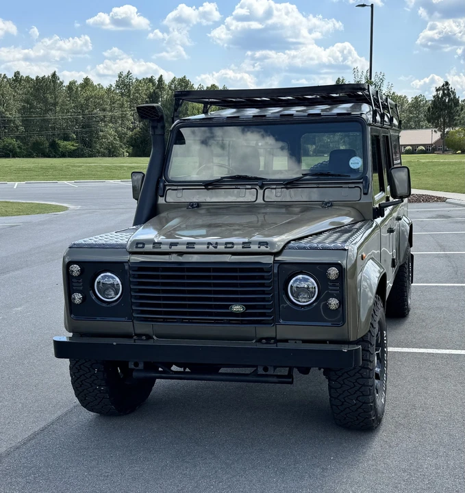 1996 Land Rover Defender 110 - Image 11 of 31