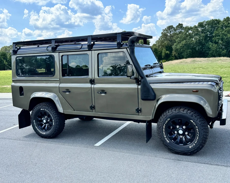1996 Land Rover Defender 110 - Image 17 of 31