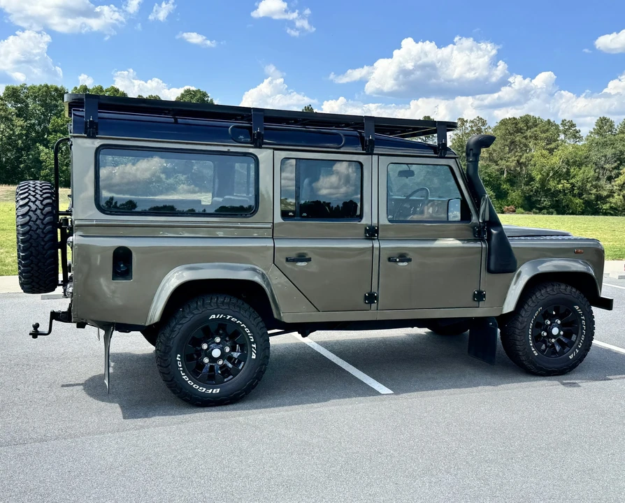 1996 Land Rover Defender 110 - Image 19 of 31