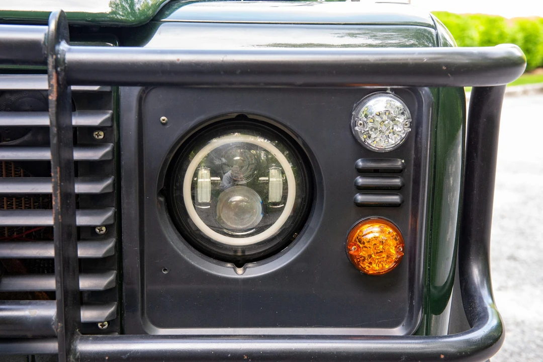 1996 Land Rover Defender 110 - Image 18 of 31