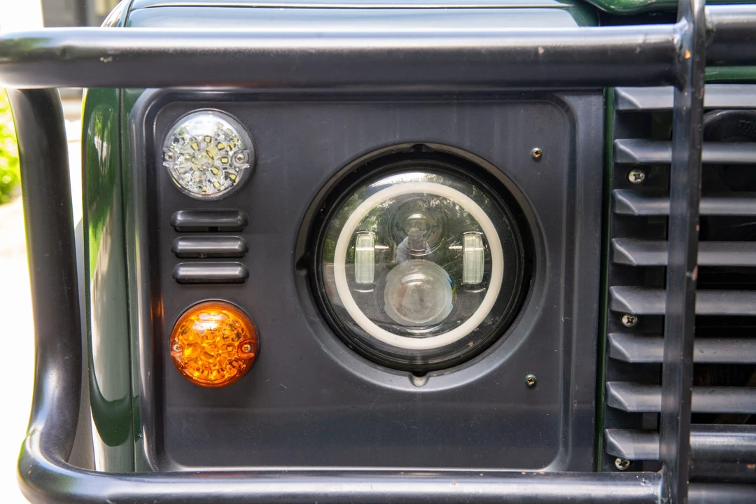1996 Land Rover Defender 110 - Image 17 of 31
