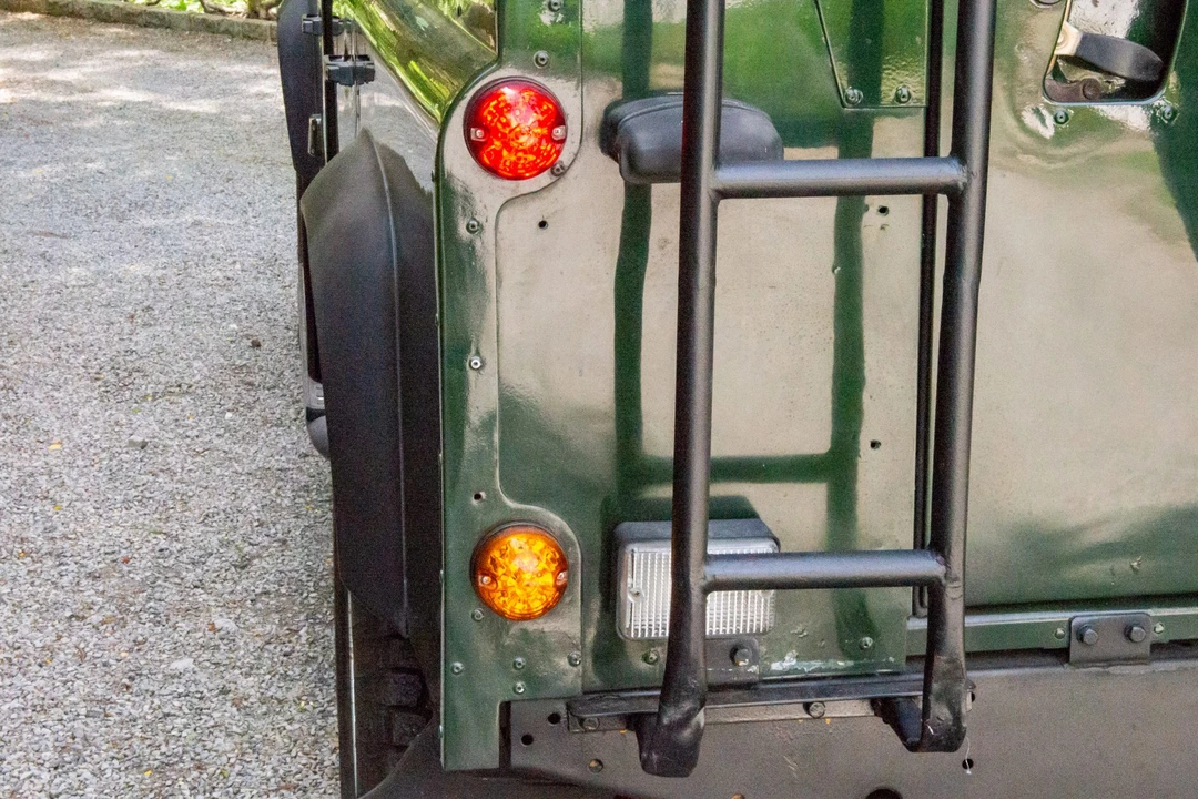 1996 Land Rover Defender 110 - Image 24 of 31