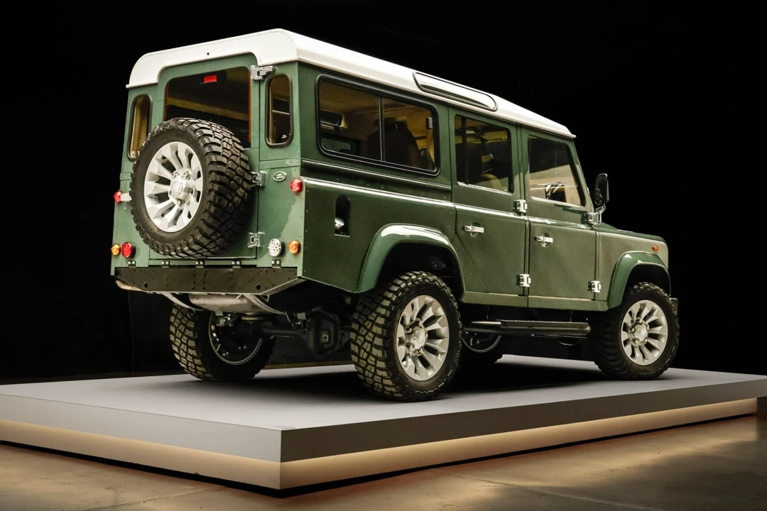1996 Land Rover Defender 110 - Image 2 of 7