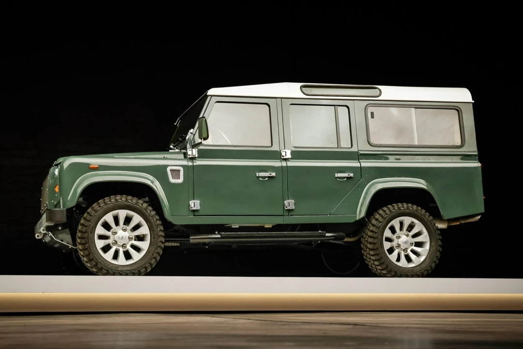1996 Land Rover Defender 110 - Image 3 of 7