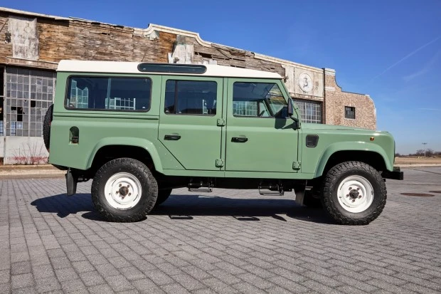 1996 Land Rover Defender 110 - Image 3 of 7