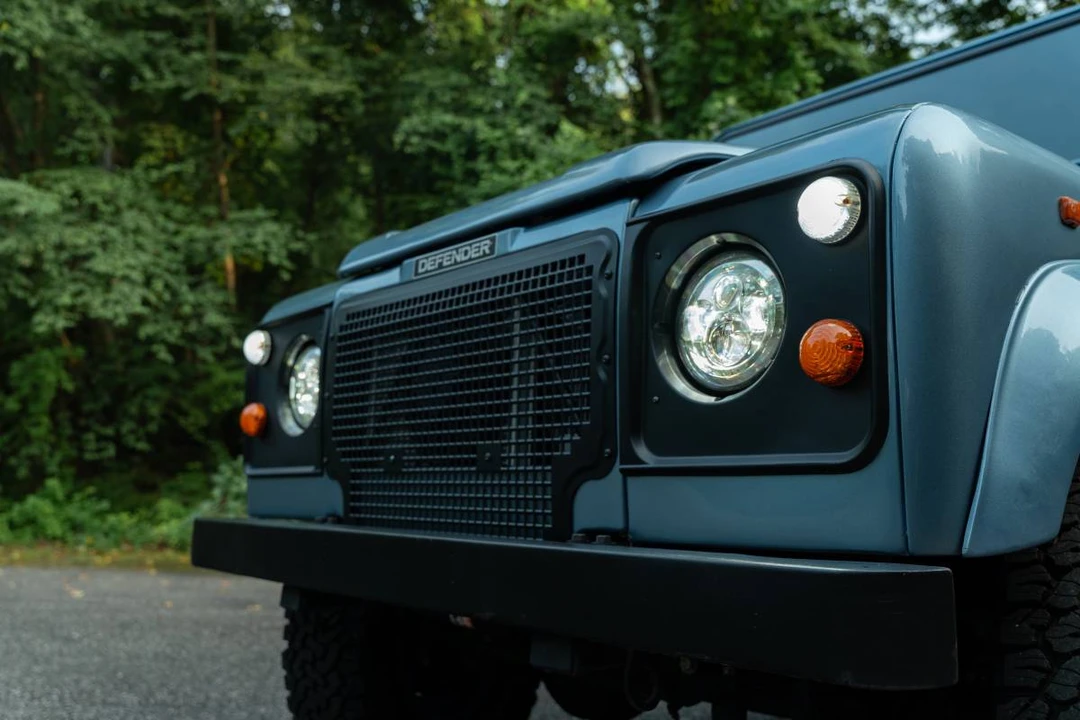 1996 Land Rover Defender 110 - Image 2 of 22