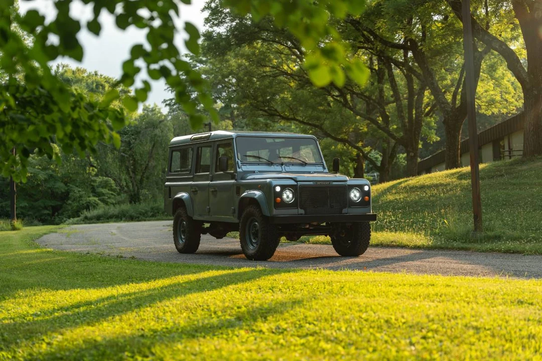 1996 Land Rover Defender 110 - Image 9 of 22