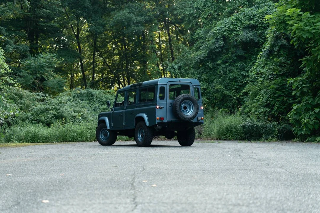 1996 Land Rover Defender 110 - Image 6 of 22