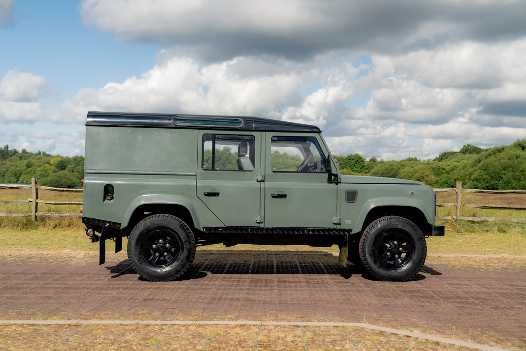 1996 Land Rover Defender 110 - Image 4 of 31