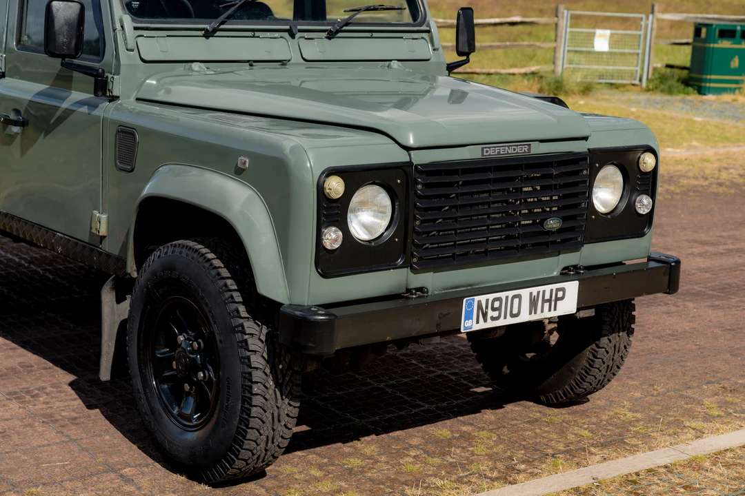 1996 Land Rover Defender 110 - Image 11 of 31