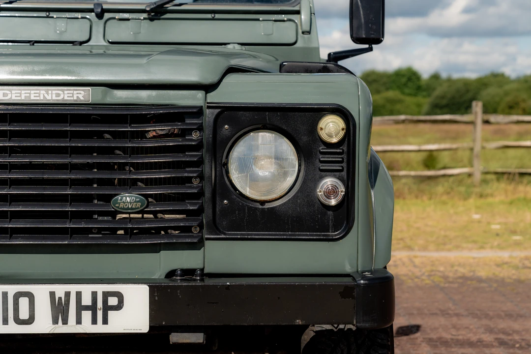 1996 Land Rover Defender 110 - Image 17 of 31