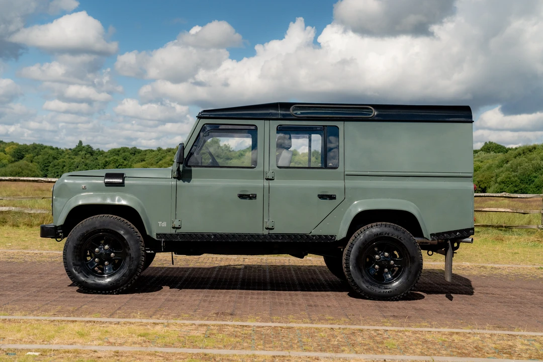 1996 Land Rover Defender 110 - Image 8 of 31