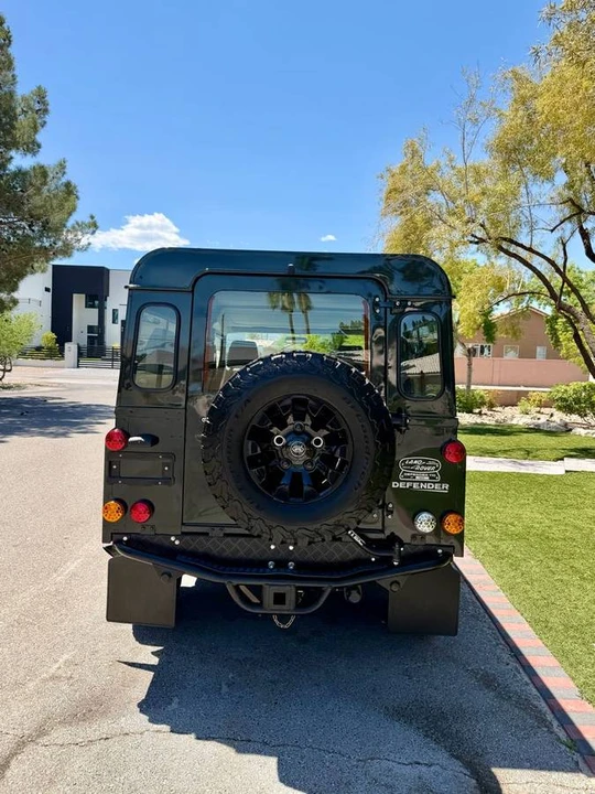 1996 Land Rover Defender 110 - Image 6 of 19