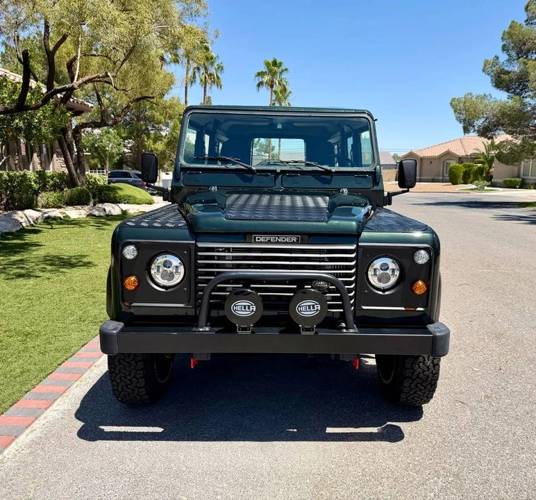 1996 Land Rover Defender 110 - Image 2 of 19