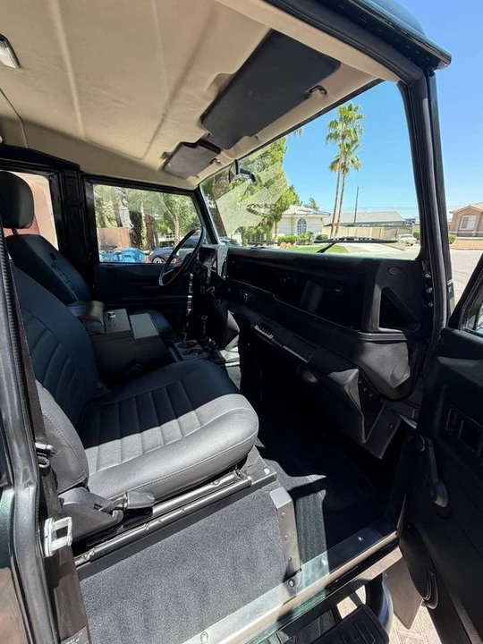 1996 Land Rover Defender 110 - Image 16 of 19