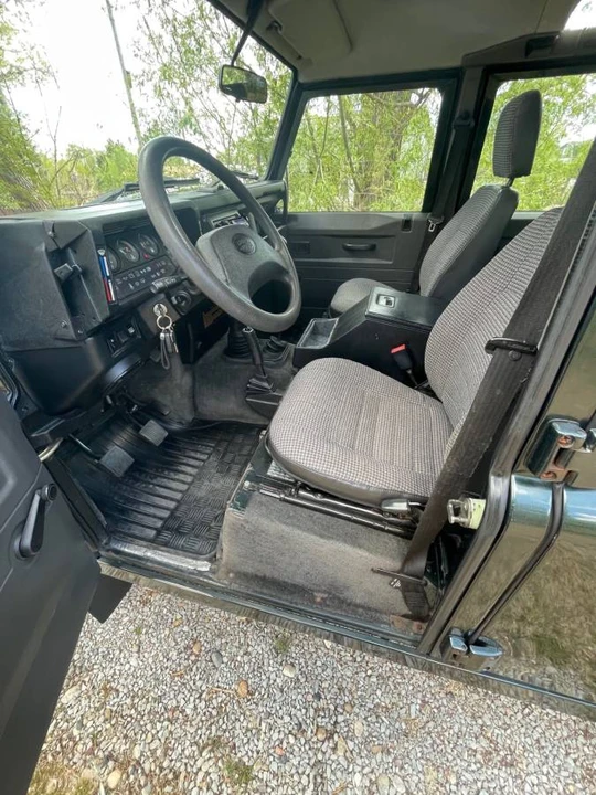 1996 Land Rover Defender 110 - Image 8 of 15