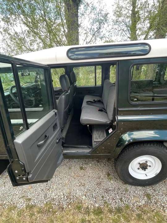 1996 Land Rover Defender 110 - Image 11 of 15