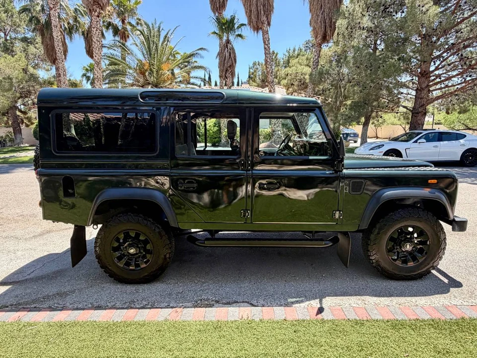 1996 Land Rover Defender 110 - Image 5 of 18