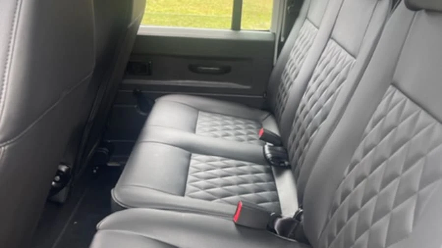 1996 Land Rover Defender 110 - Image 9 of 21