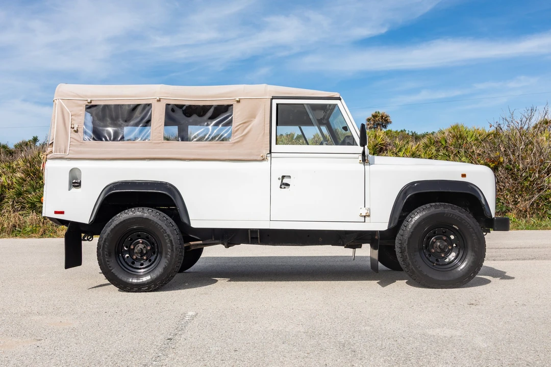 1996 Land Rover Defender 110 - Image 17 of 31