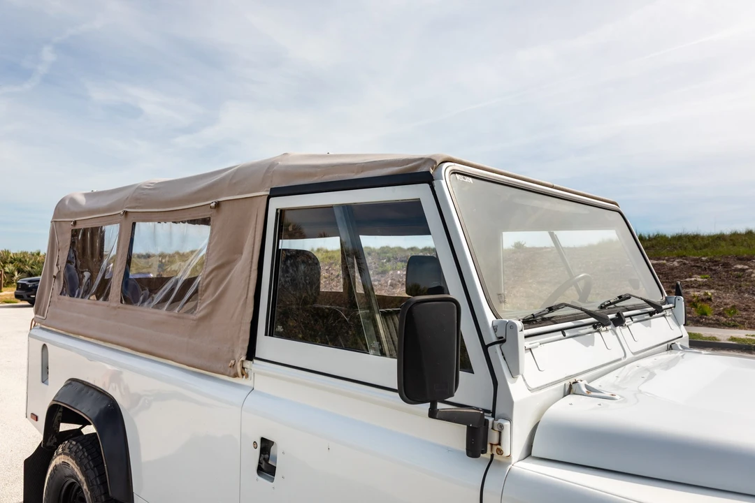 1996 Land Rover Defender 110 - Image 21 of 31