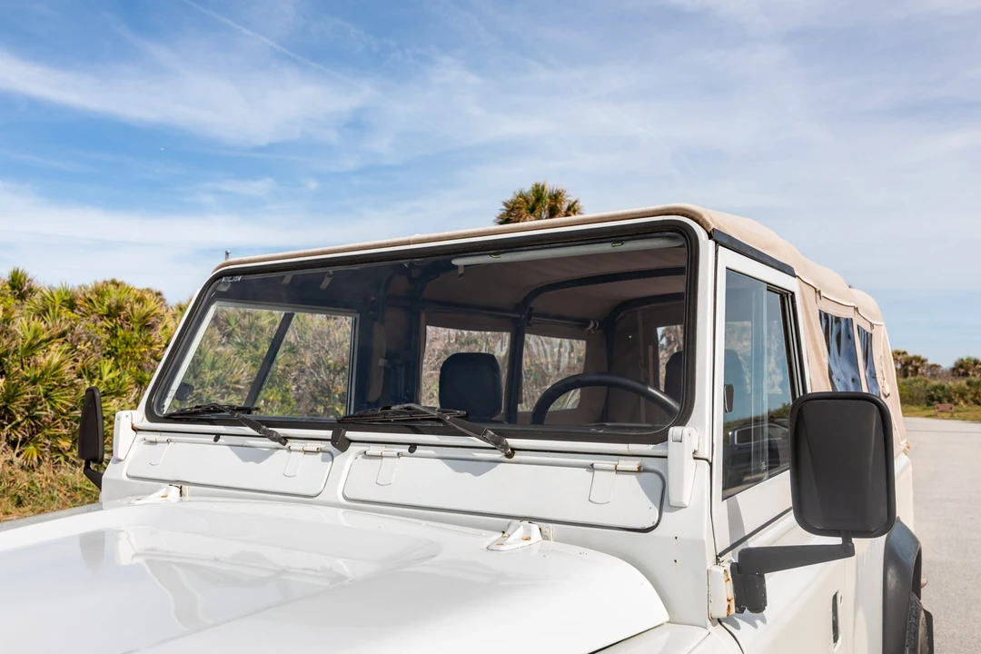 1996 Land Rover Defender 110 - Image 23 of 31