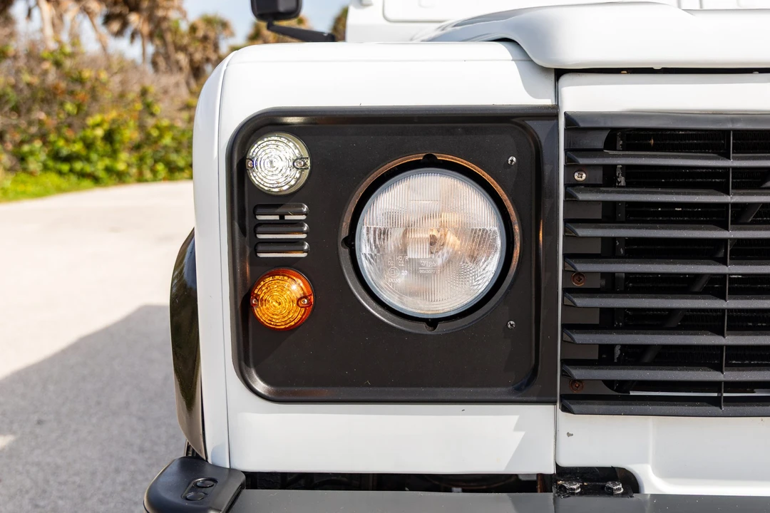 1996 Land Rover Defender 110 - Image 29 of 31