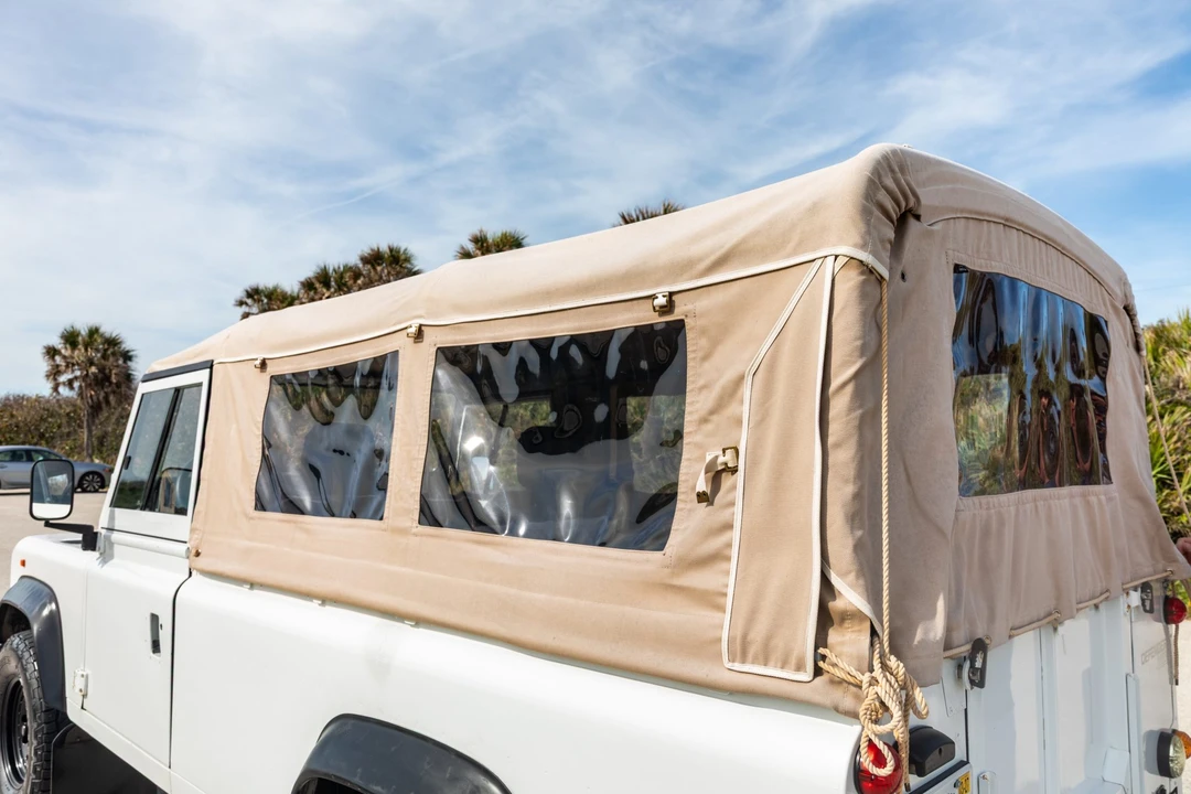 1996 Land Rover Defender 110 - Image 25 of 31