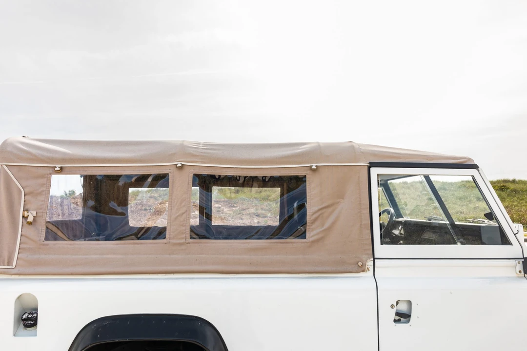 1996 Land Rover Defender 110 - Image 20 of 31