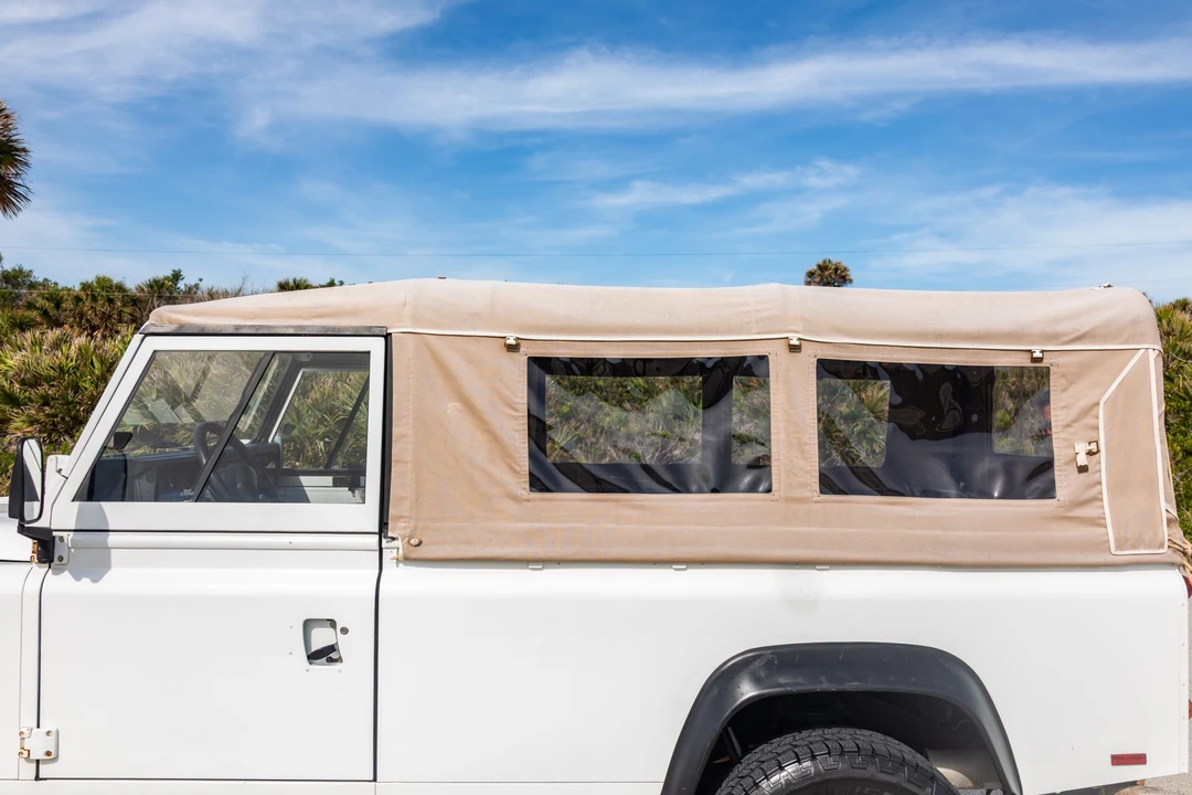 1996 Land Rover Defender 110 - Image 24 of 31