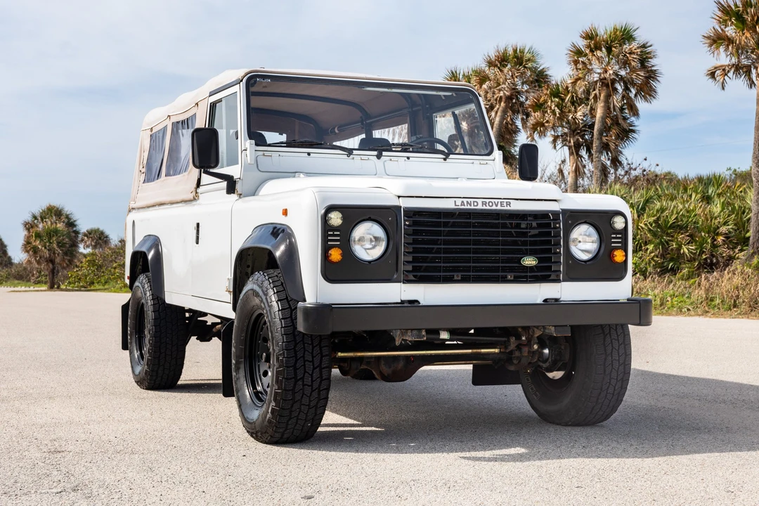 1996 Land Rover Defender 110 - Image 10 of 31