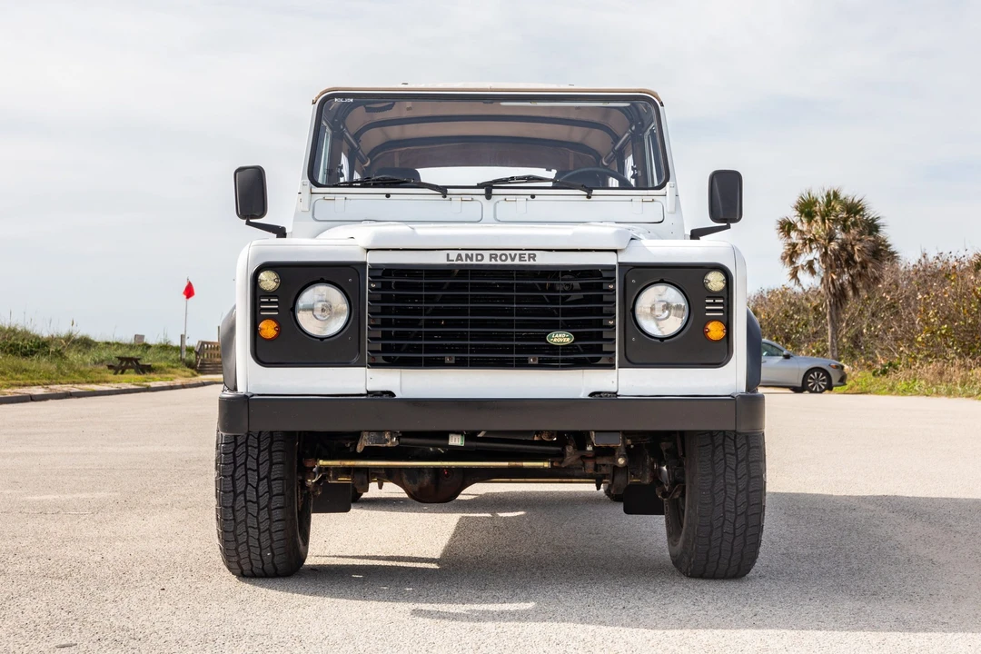 1996 Land Rover Defender 110 - Image 11 of 31