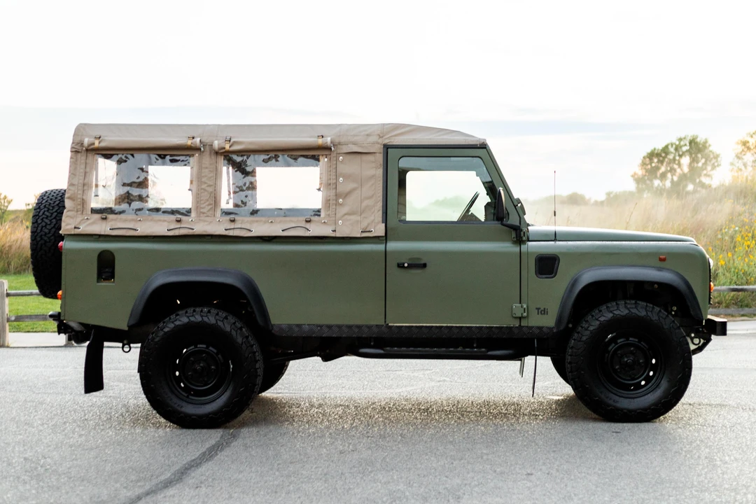 1996 Land Rover Defender 110 - Image 3 of 31