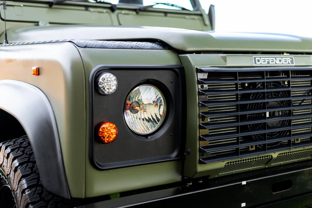 1996 Land Rover Defender 110 - Image 13 of 31